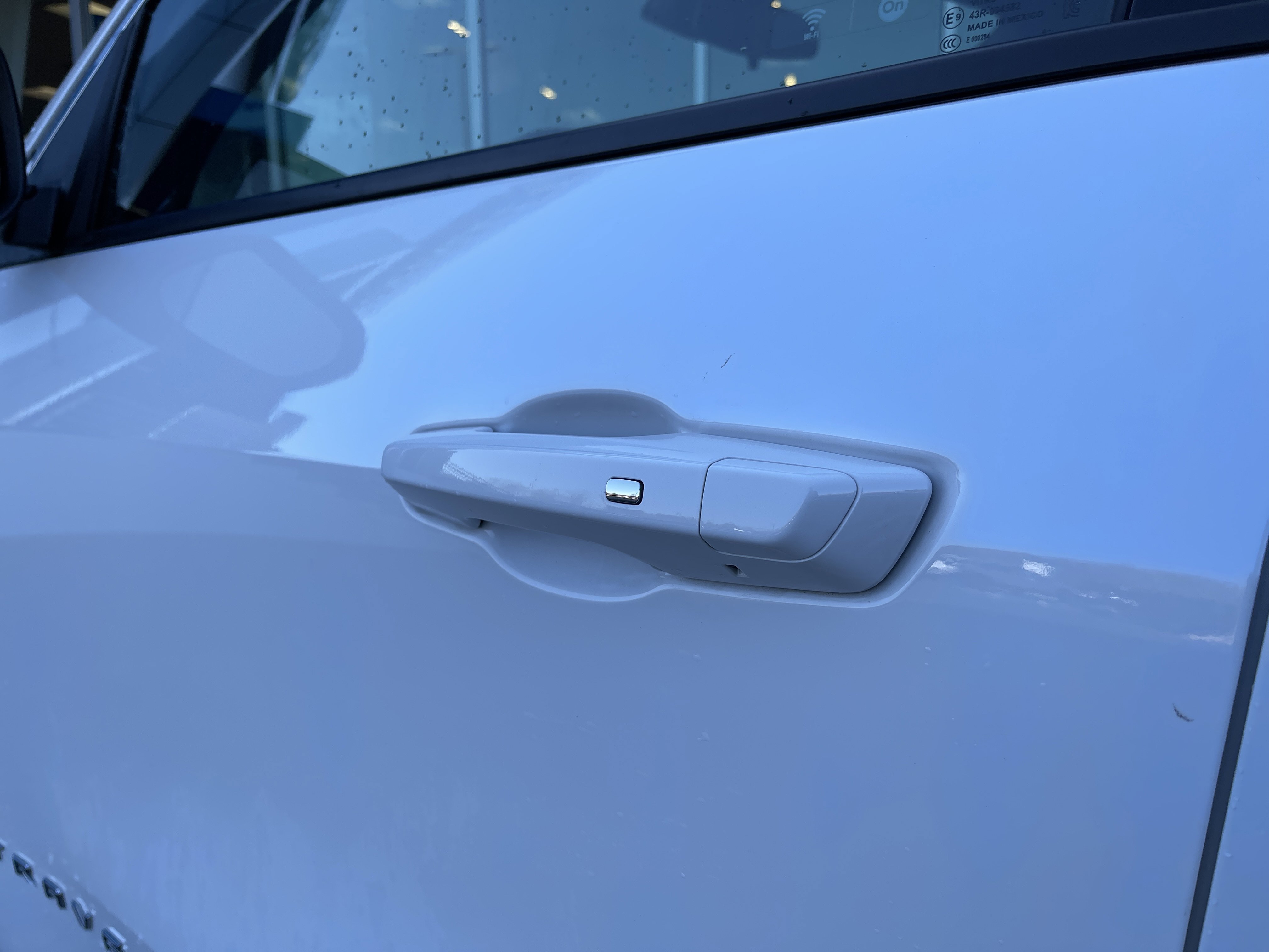 2025 Chevrolet Traverse photo 3