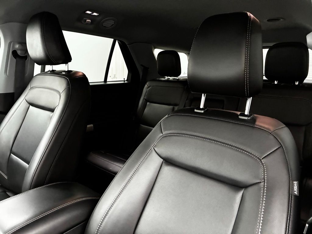 2023 Ford Explorer XLT photo 25