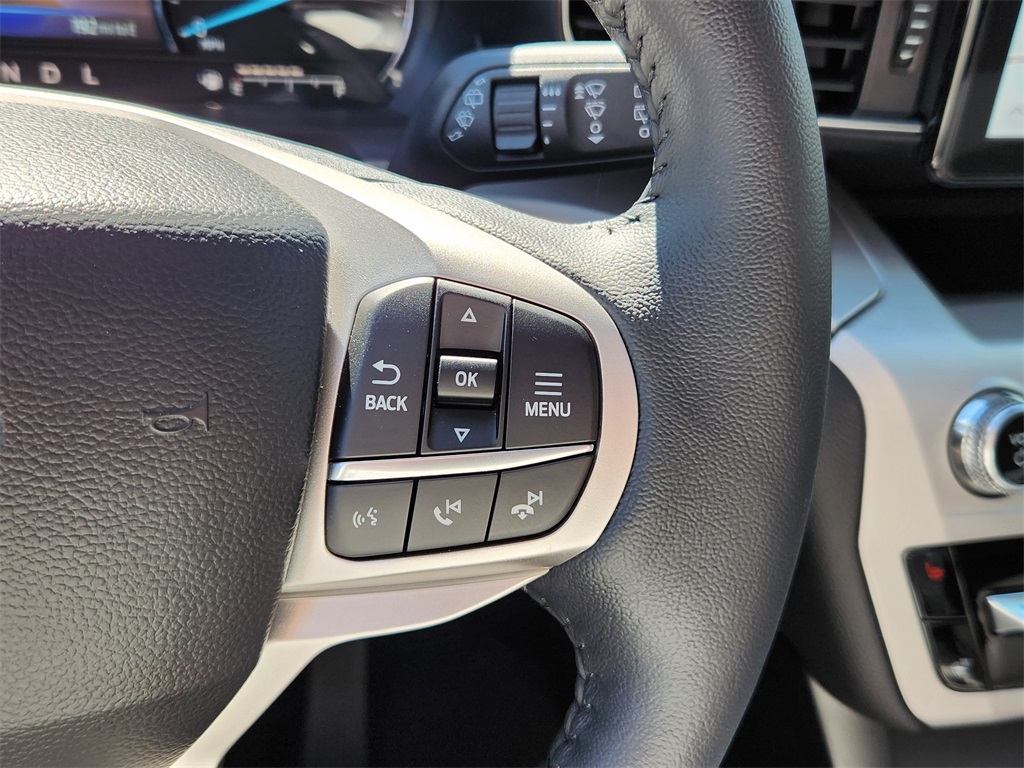 2023 Ford Explorer XLT photo 21