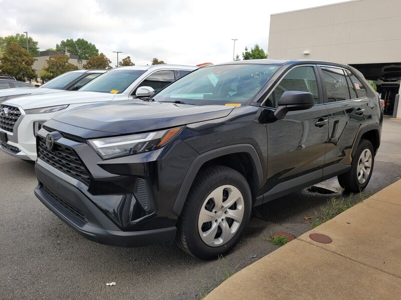 2024 Toyota RAV4 LE photo 3