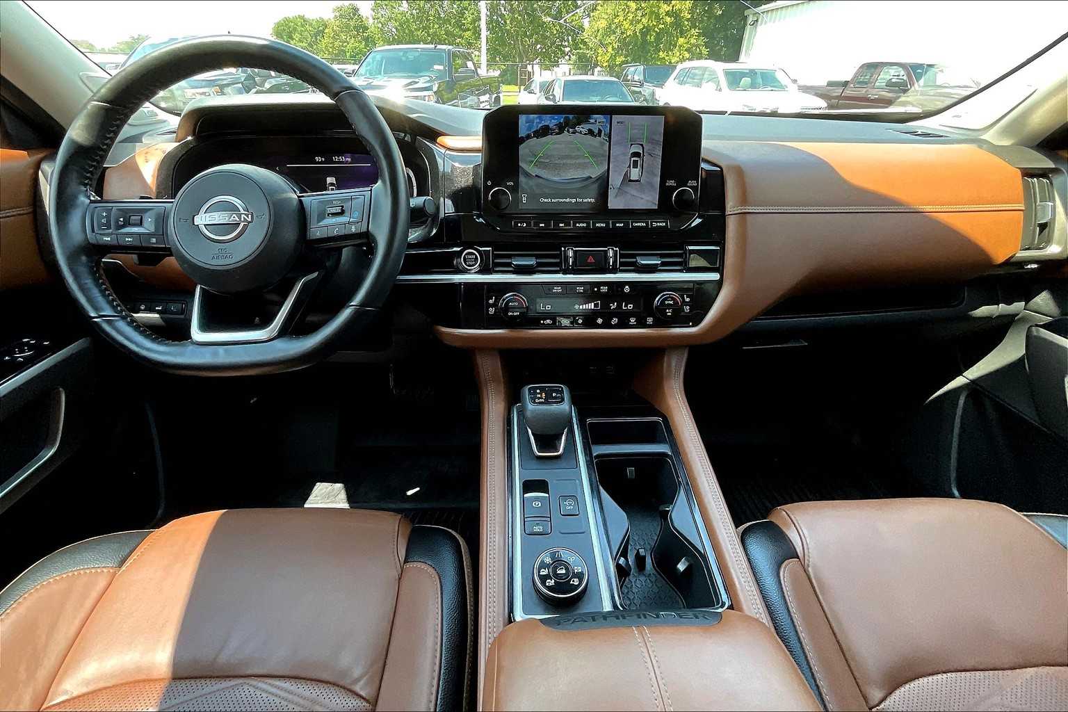 2023 Nissan Pathfinder Platinum photo 26
