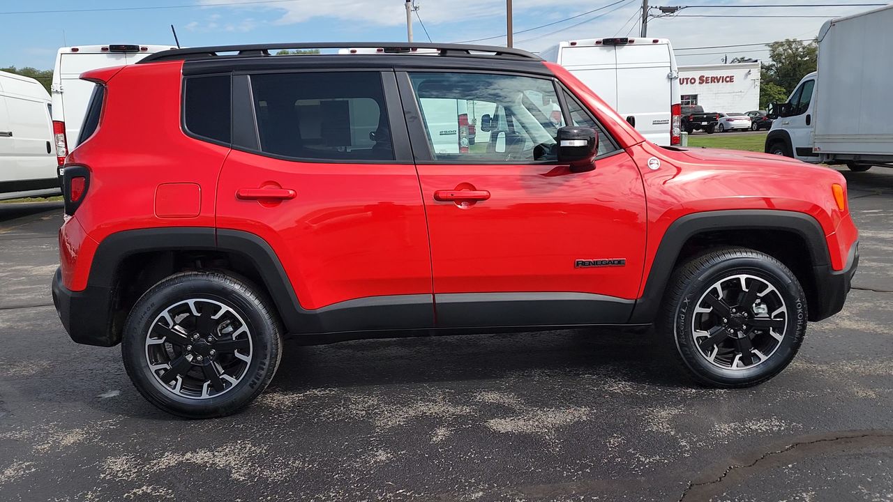 2023 Jeep Renegade Trailhawk photo 9