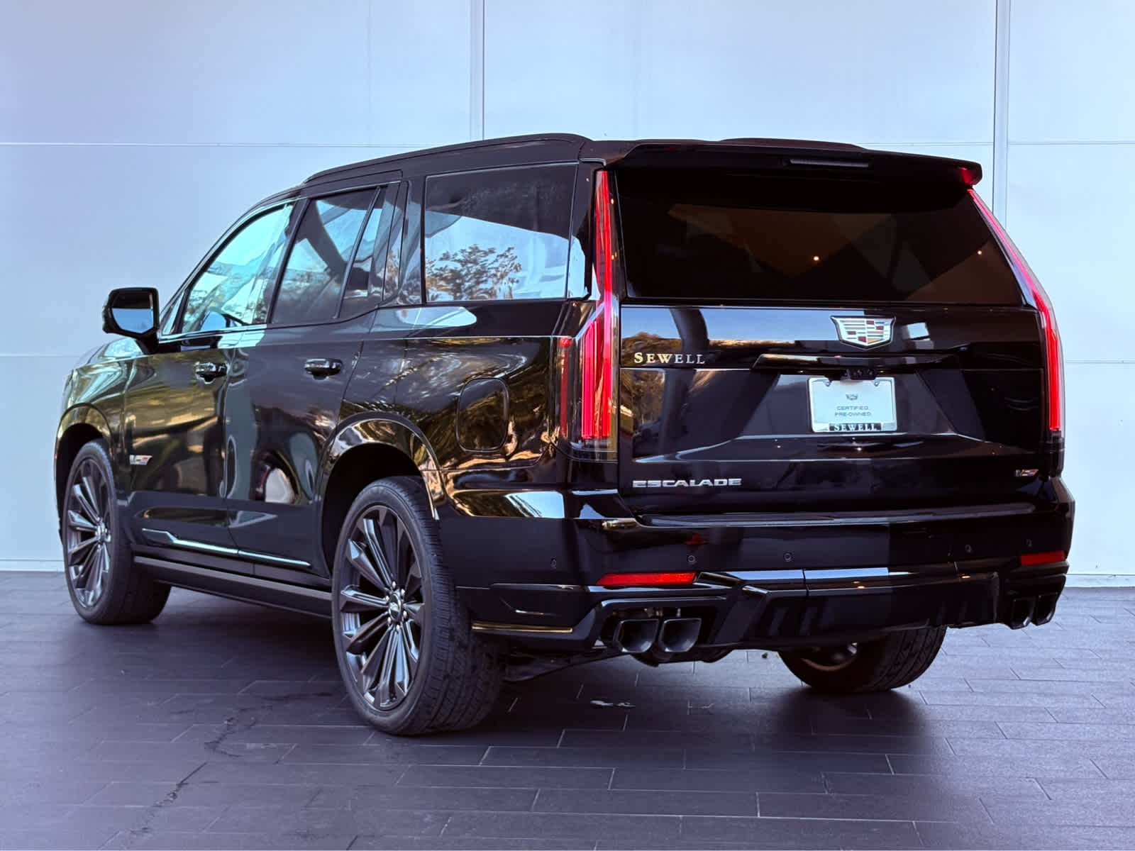 2025 Cadillac Escalade V-Series photo 4