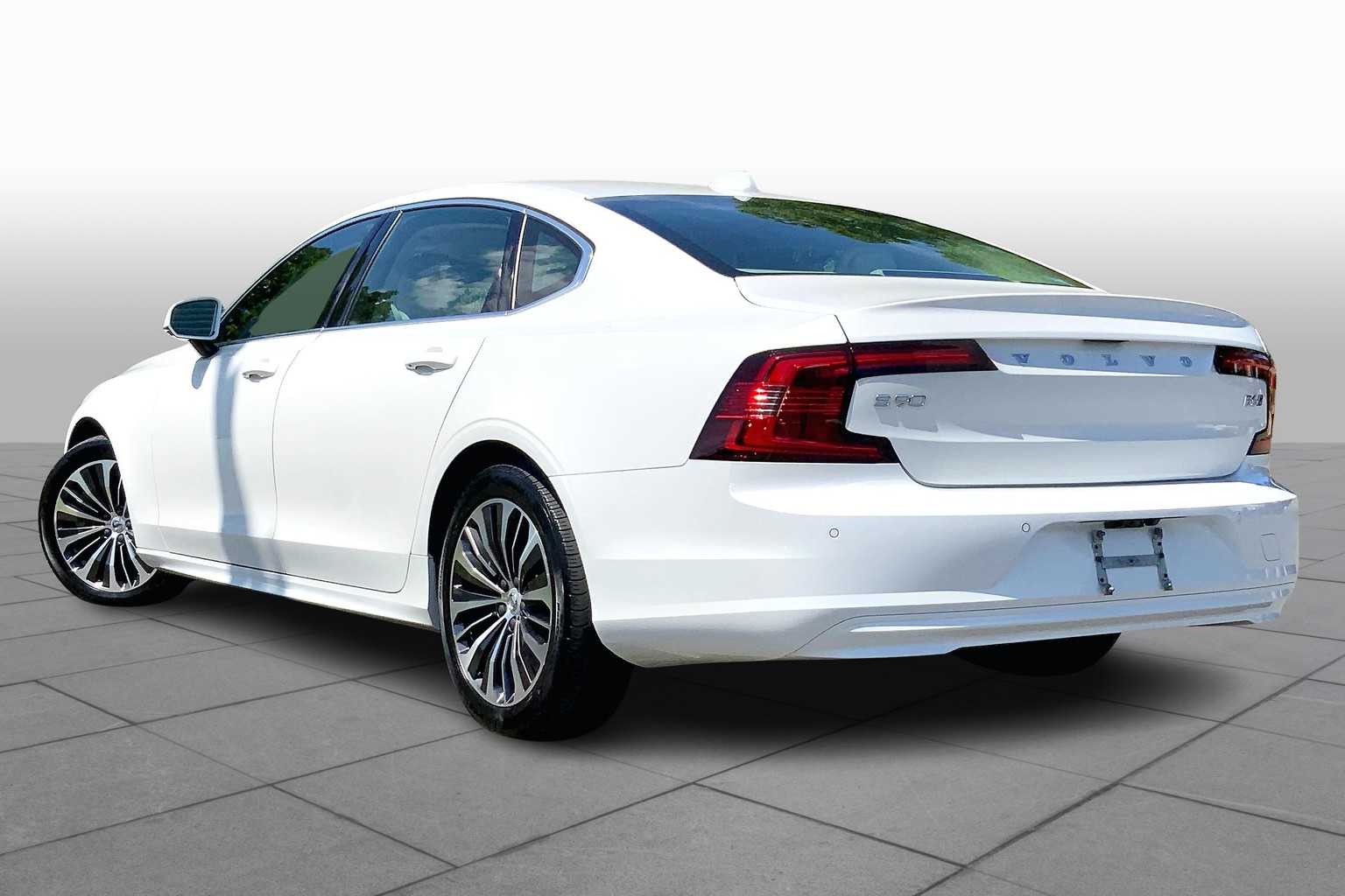 2022 Volvo S90 Momentum photo 10