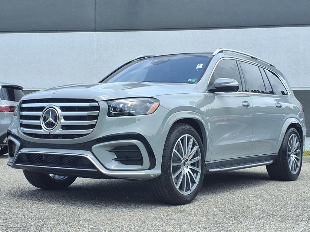 2025 Mercedes Benz GLS 450 4MATIC photo 4