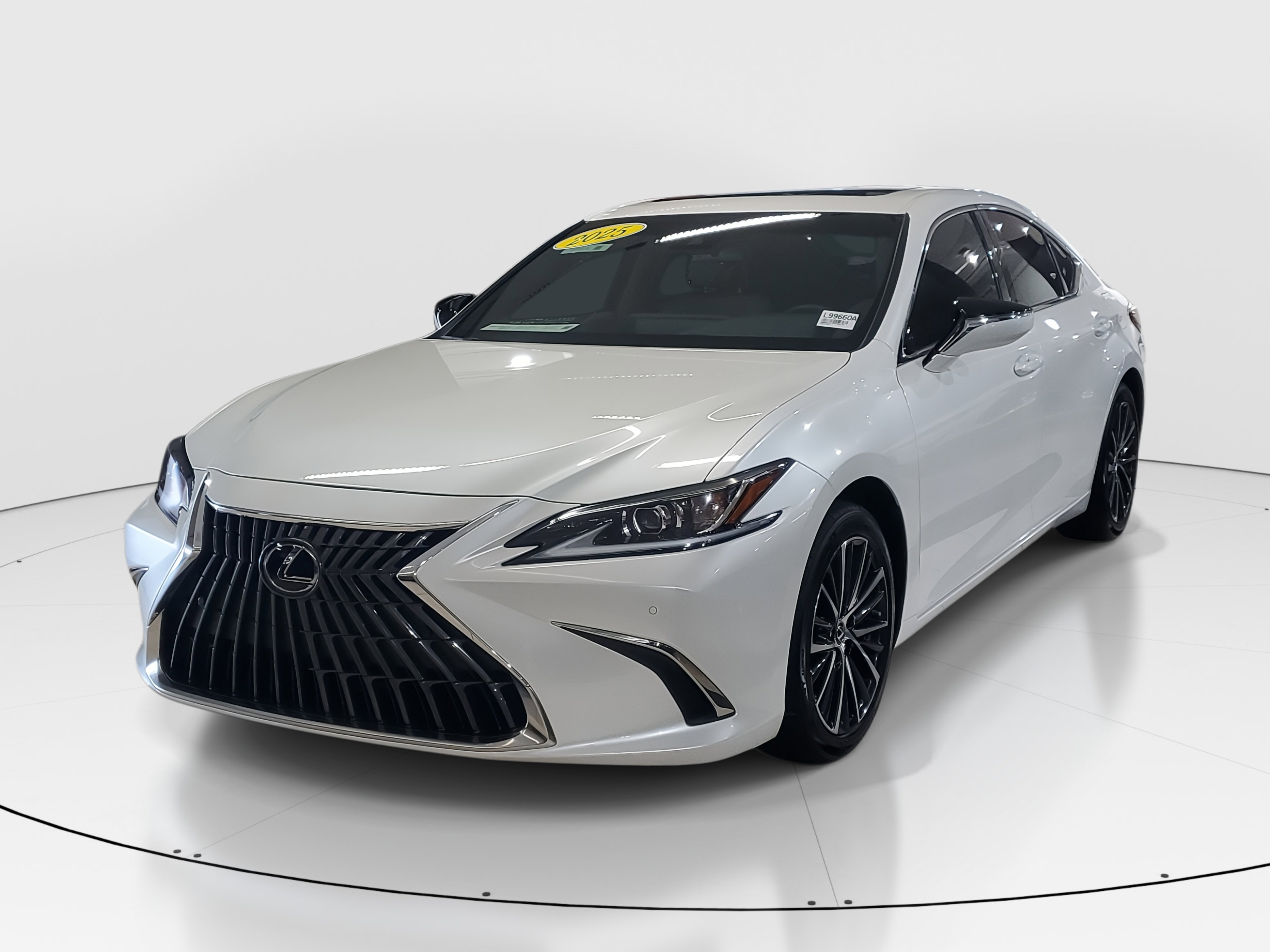 2025 Lexus ES 300h photo 4