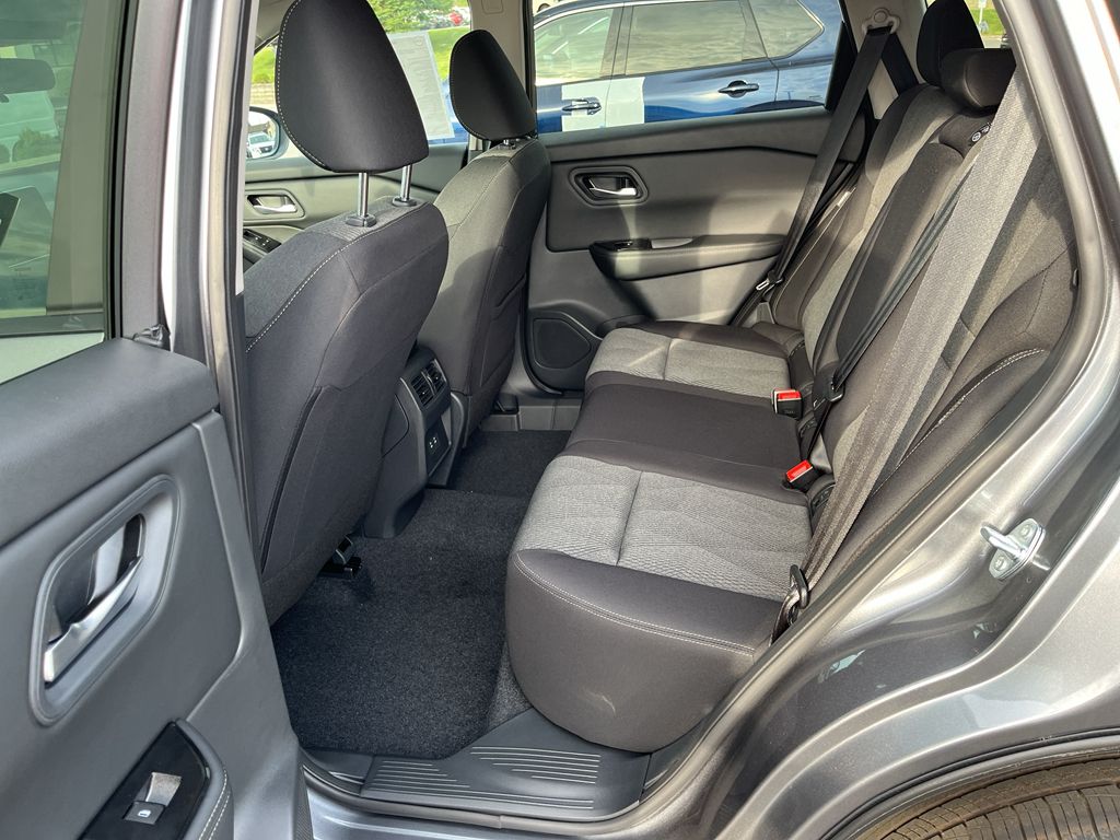 2026 Nissan Rogue SV photo 4