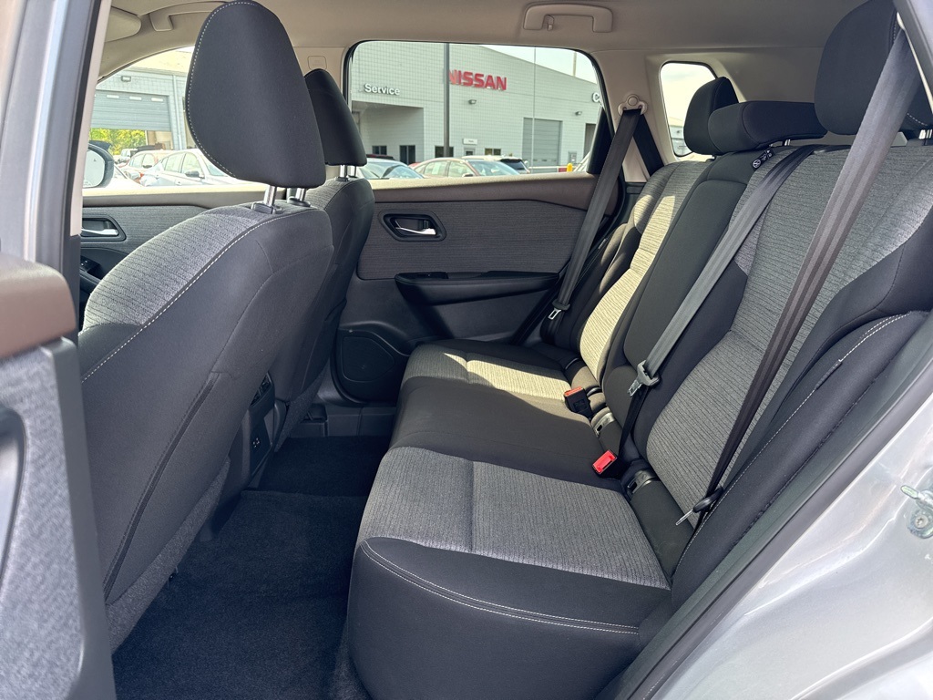 2023 Nissan Rogue SV photo 11
