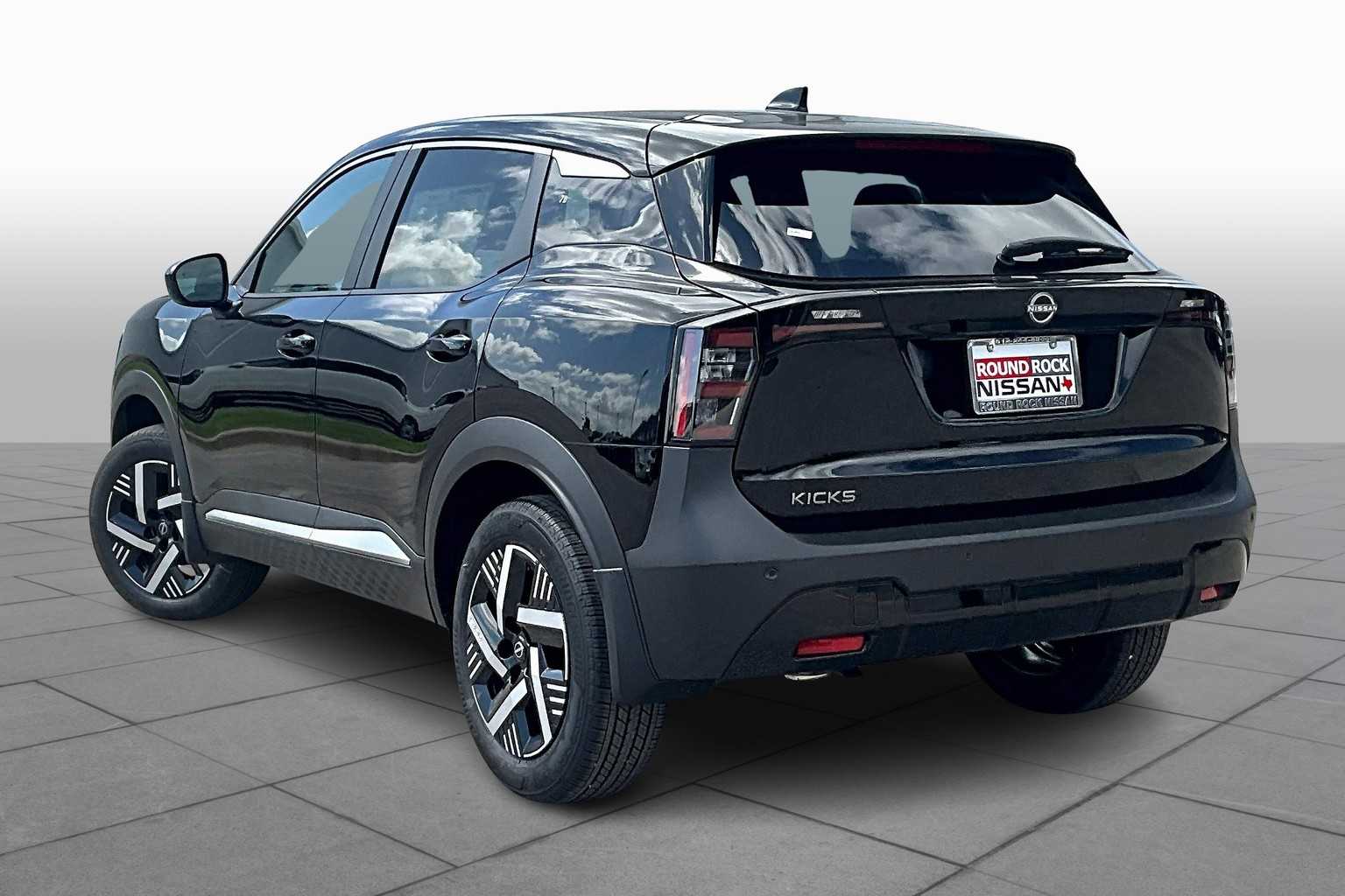 2025 Nissan Kicks SV photo 7