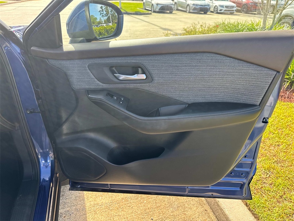 2023 Nissan Rogue SV photo 12