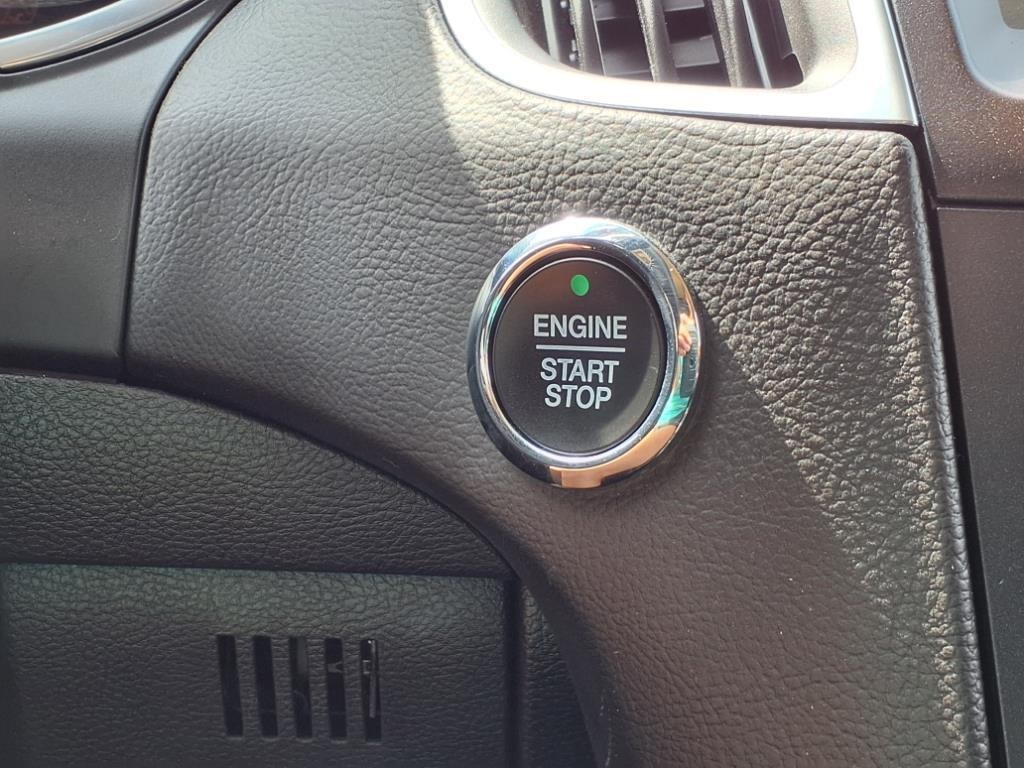 2020 Ford Edge Titanium photo 14
