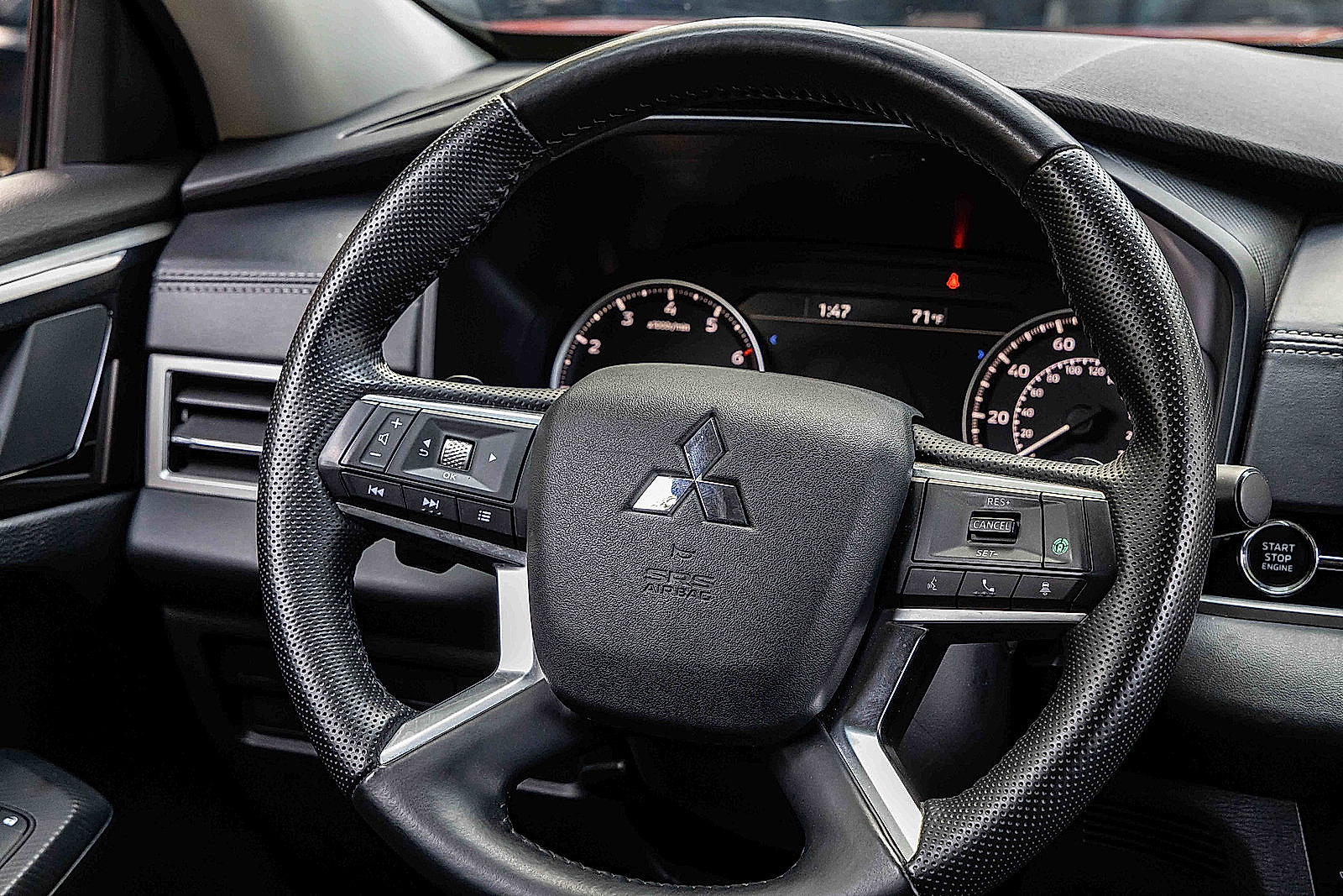 2024 Mitsubishi Outlander SE photo 9