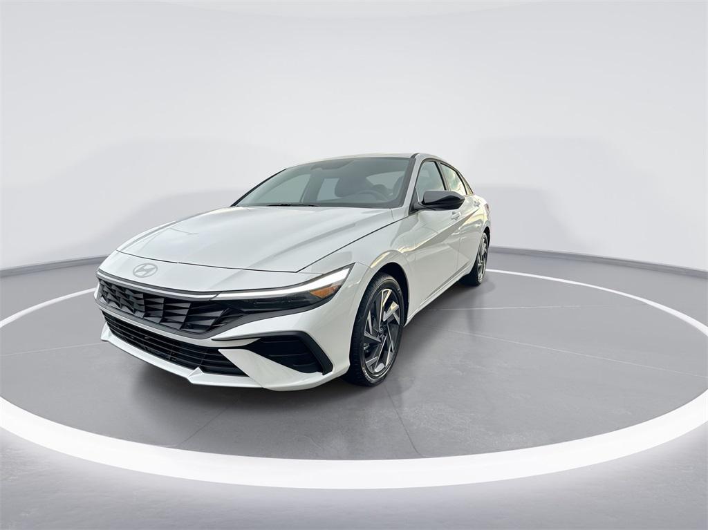2025 Hyundai Elantra SEL Sport photo 4