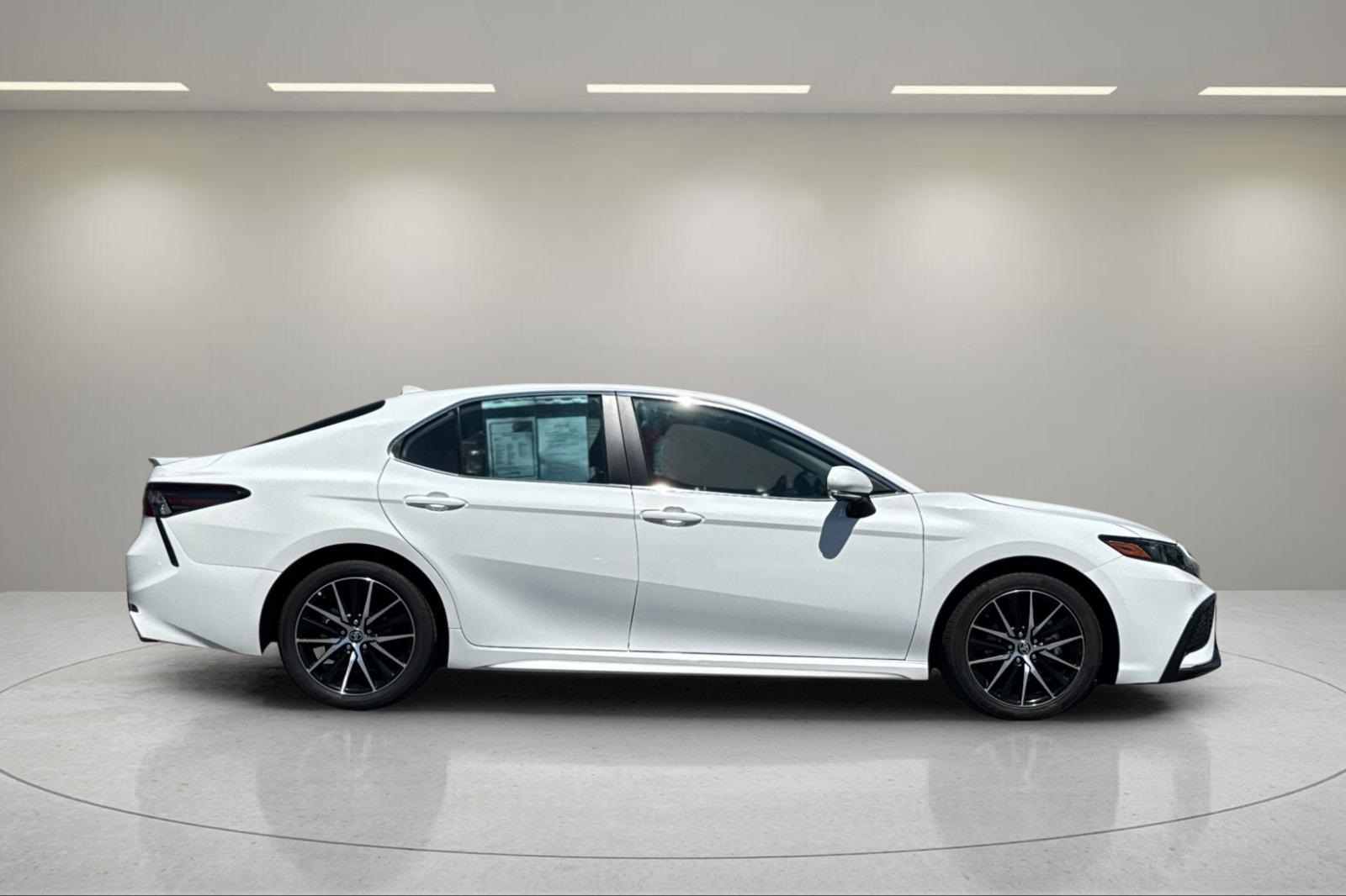 2024 Toyota Camry SE photo 2