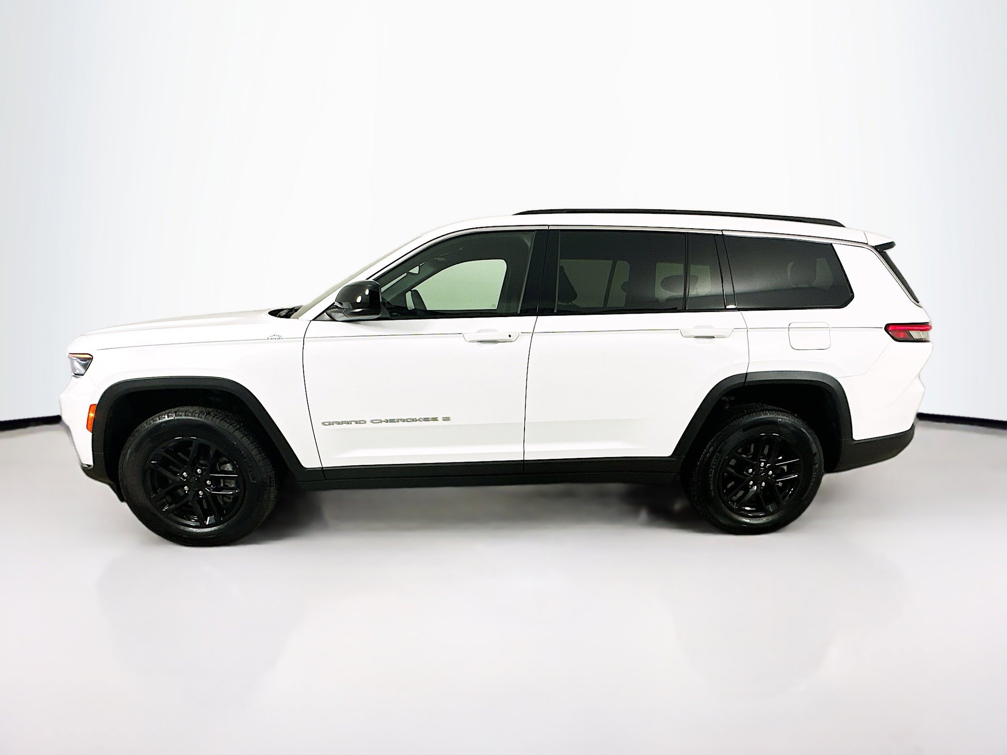 2024 Jeep Grand Cherokee Laredo photo 2