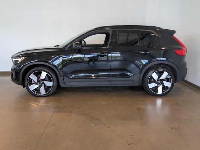 2023 Volvo XC40 Recharge Ultimate photo 3