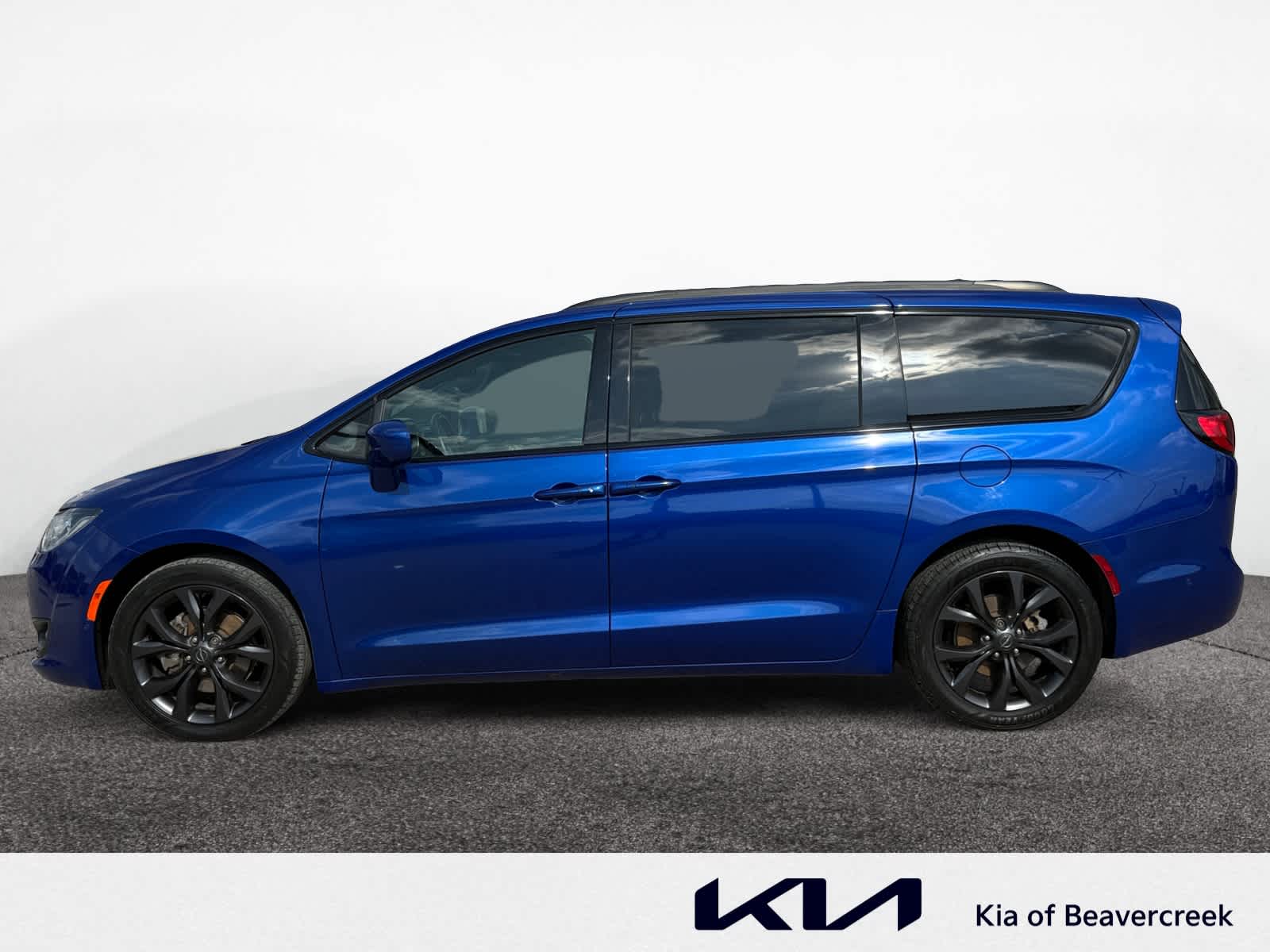 2019 Chrysler Pacifica Touring Plus photo 2