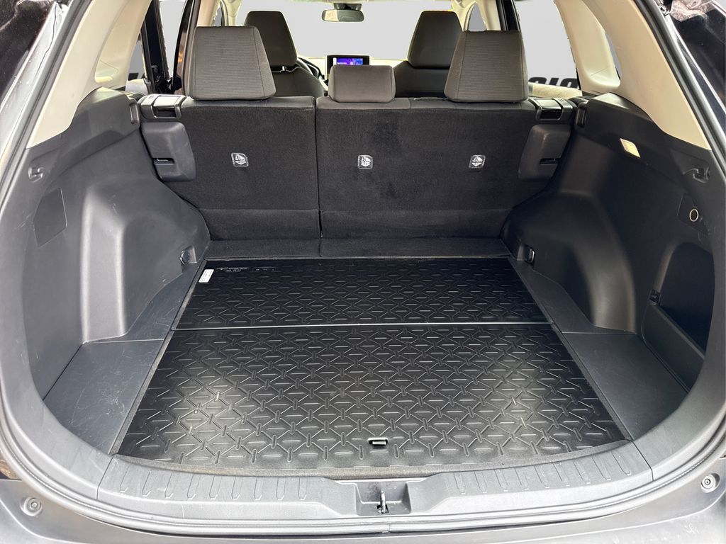 2025 Toyota RAV4 XLE photo 11