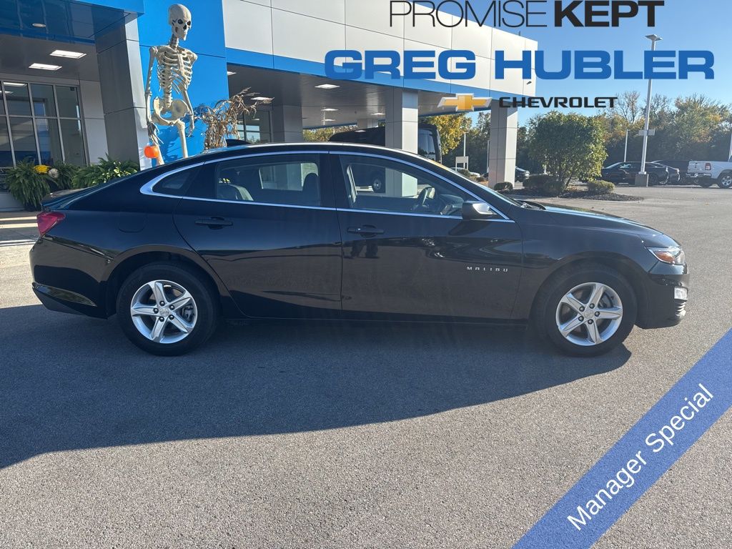 2024 Chevrolet Malibu 1LT photo 2