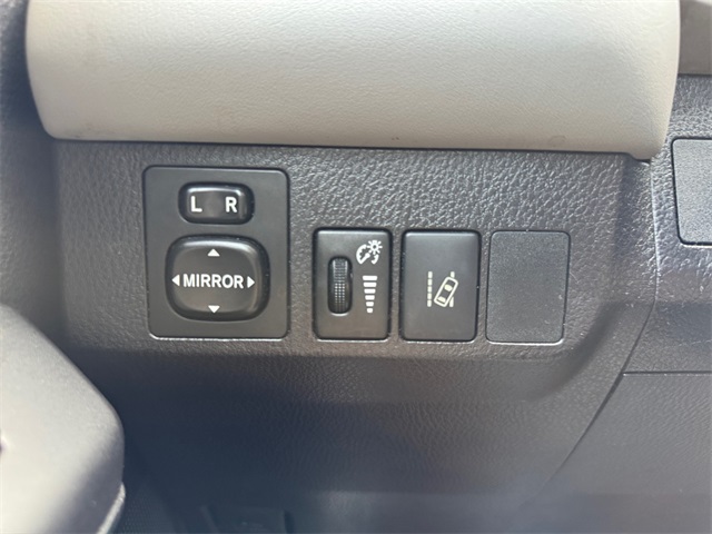 2017 Toyota RAV4 XLE photo 21
