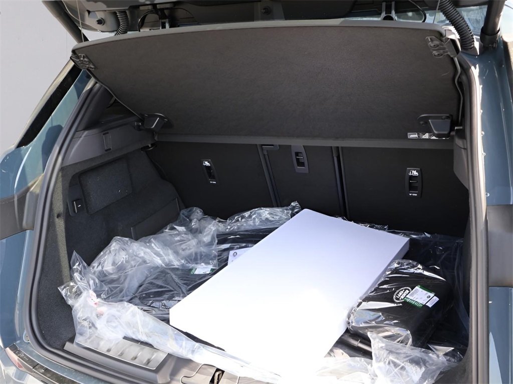 2026 Land Rover Range Rover Evoque Dynamic SE photo 13