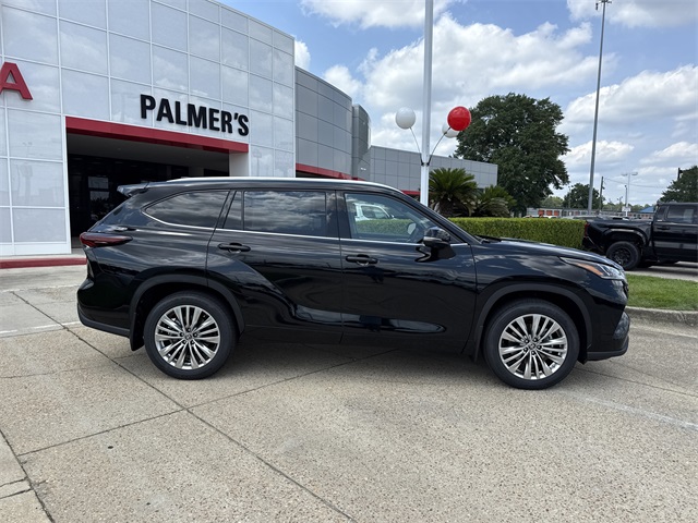 2025 Toyota Highlander Platinum photo 2