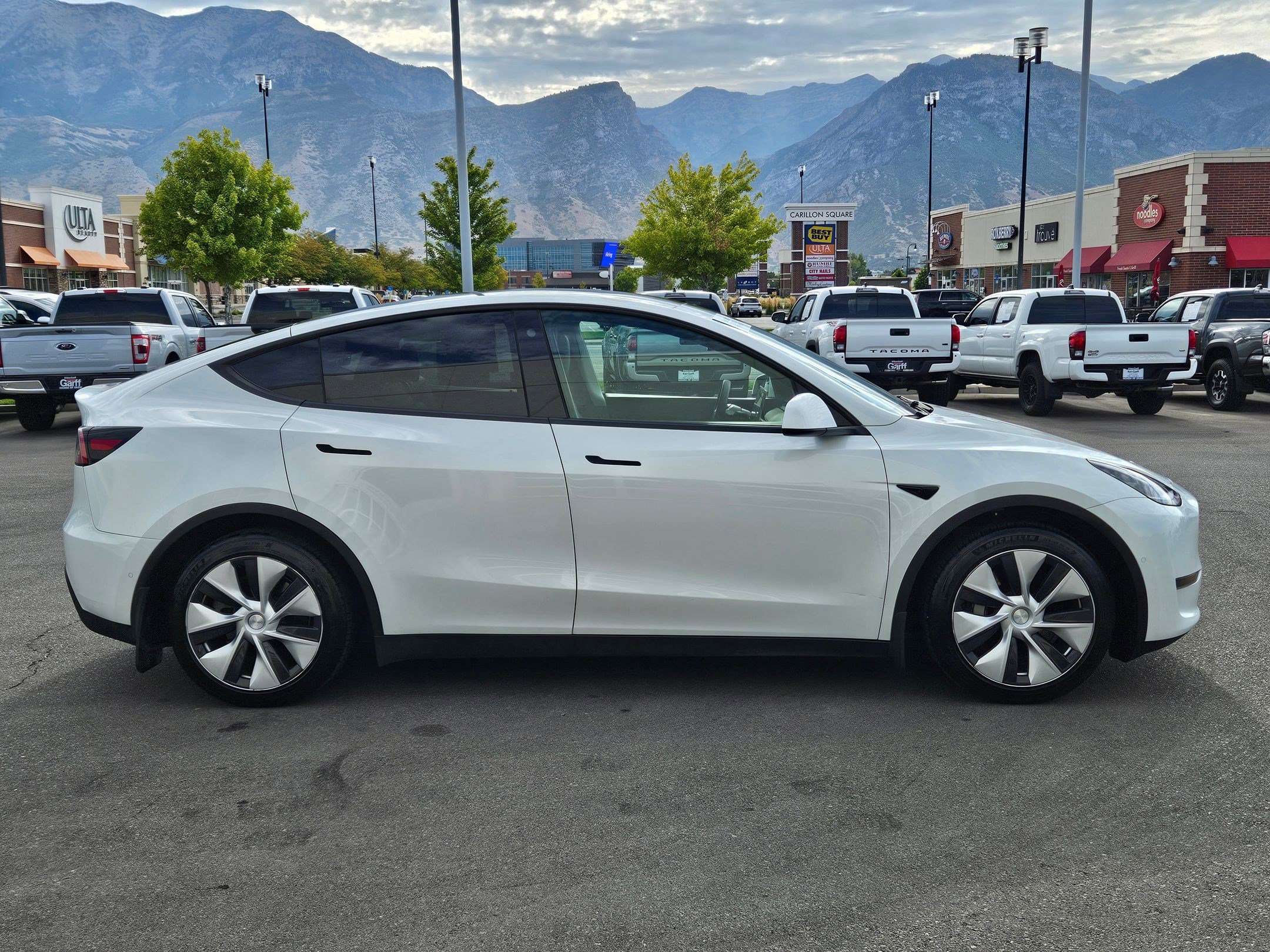 Used 2021 Tesla Model Y Long Range with VIN 5YJYGAEE0MF207200 for sale in Northfield, Minnesota