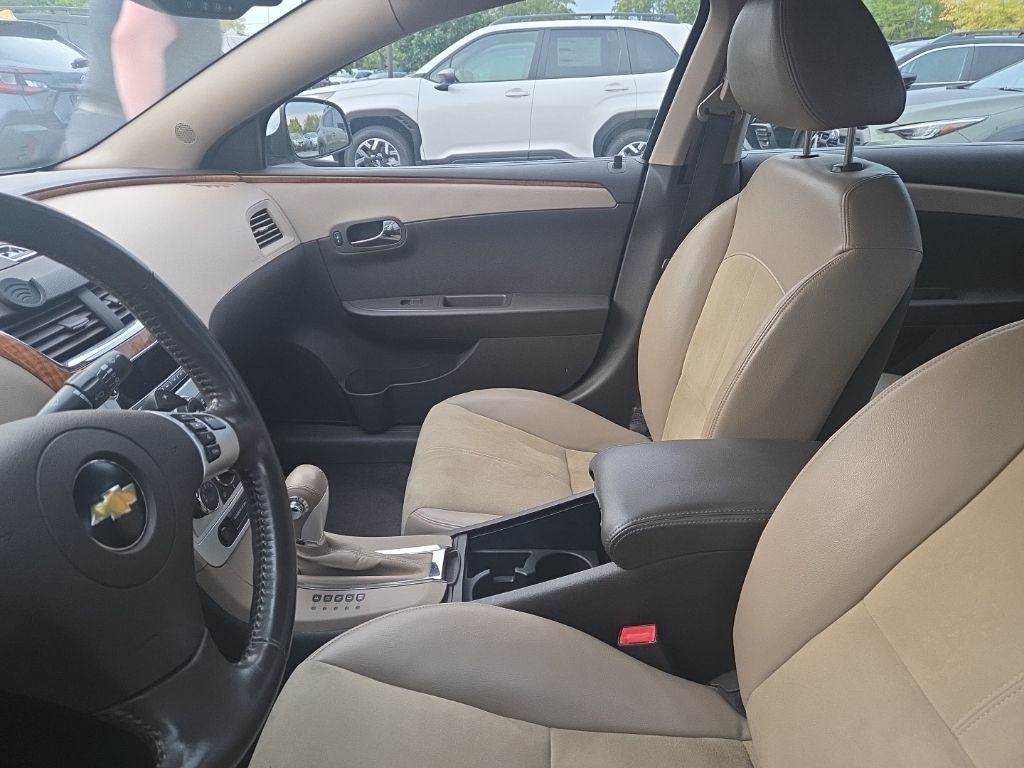 2010 Chevrolet Malibu 2LT photo 5