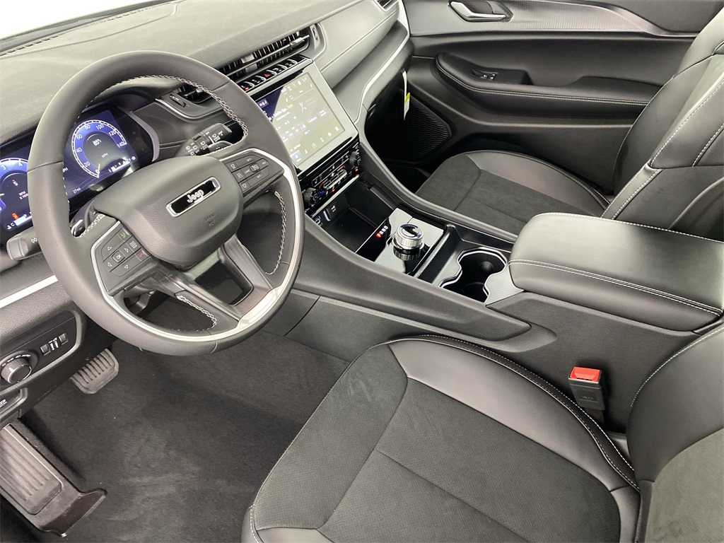 2025 Jeep Grand Cherokee Altitude X photo 6