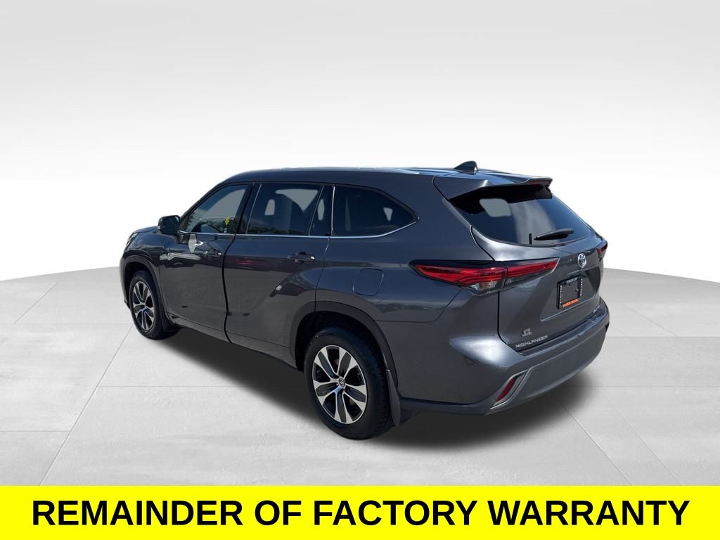 2022 Toyota Highlander XLE photo 3