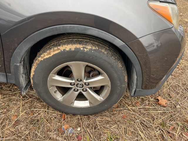 2015 Toyota RAV4 XLE photo 2
