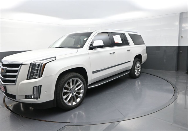 2017 Cadillac Escalade ESV Luxury photo 3