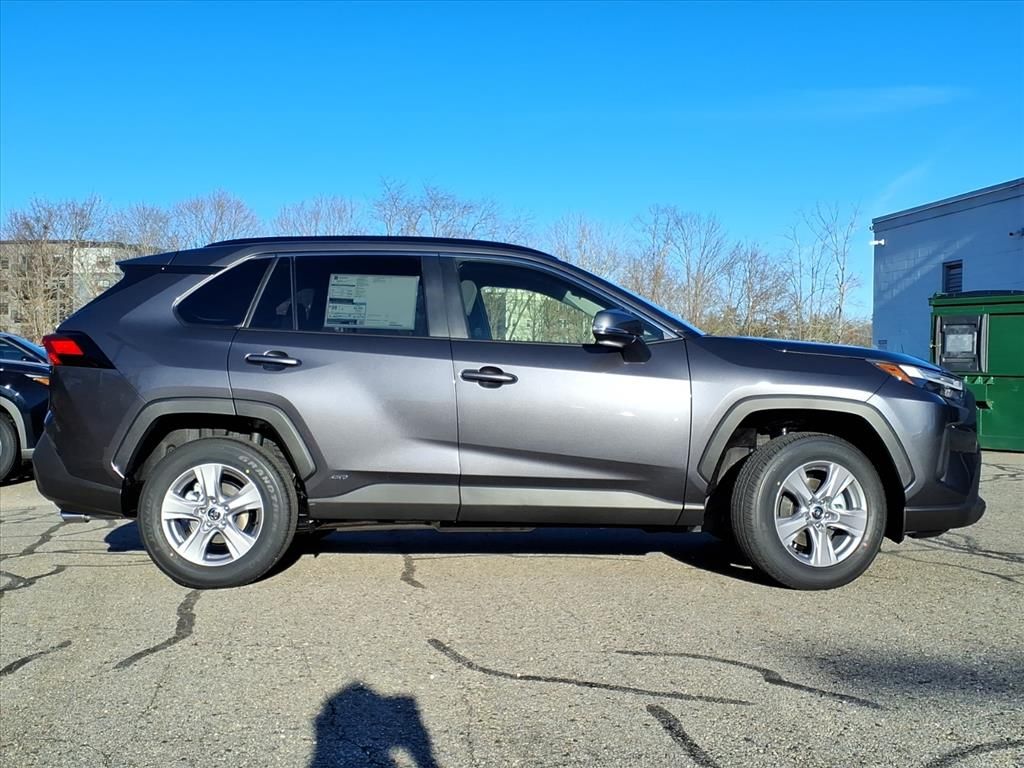 2025 Toyota RAV4 Hybrid XLE photo 2