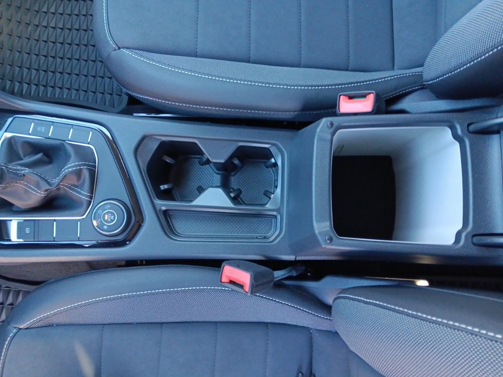 2024 Volkswagen Taos SE photo 23
