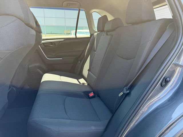 2022 Toyota RAV4 LE photo 13
