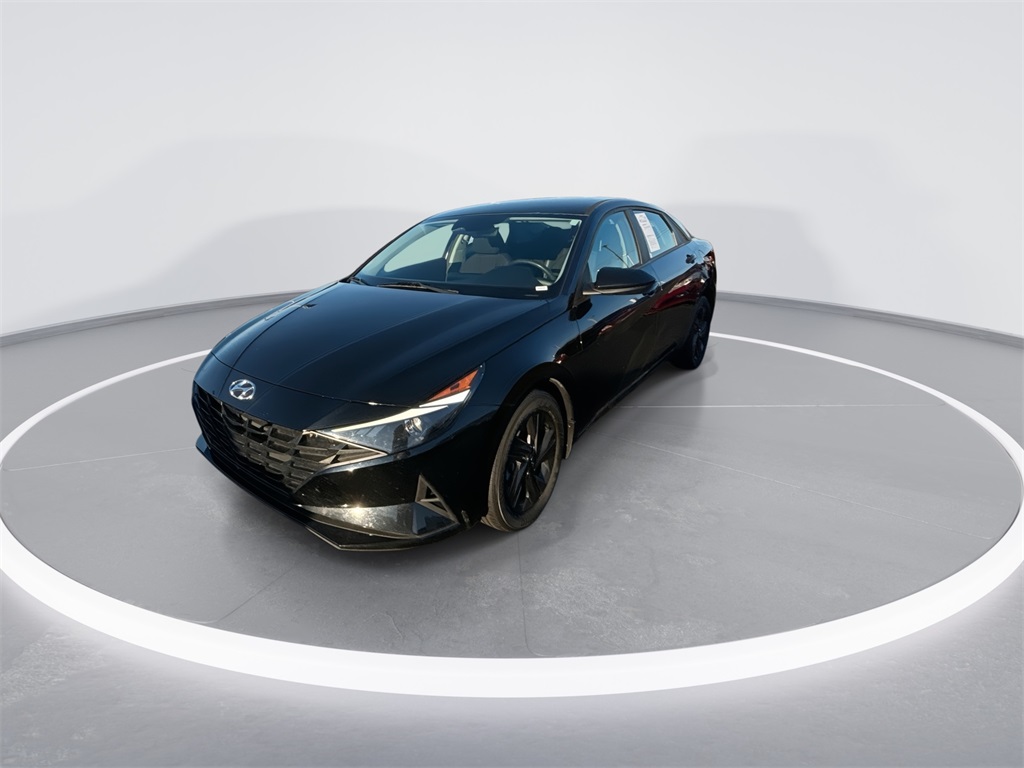 2023 Hyundai Elantra SEL photo 4