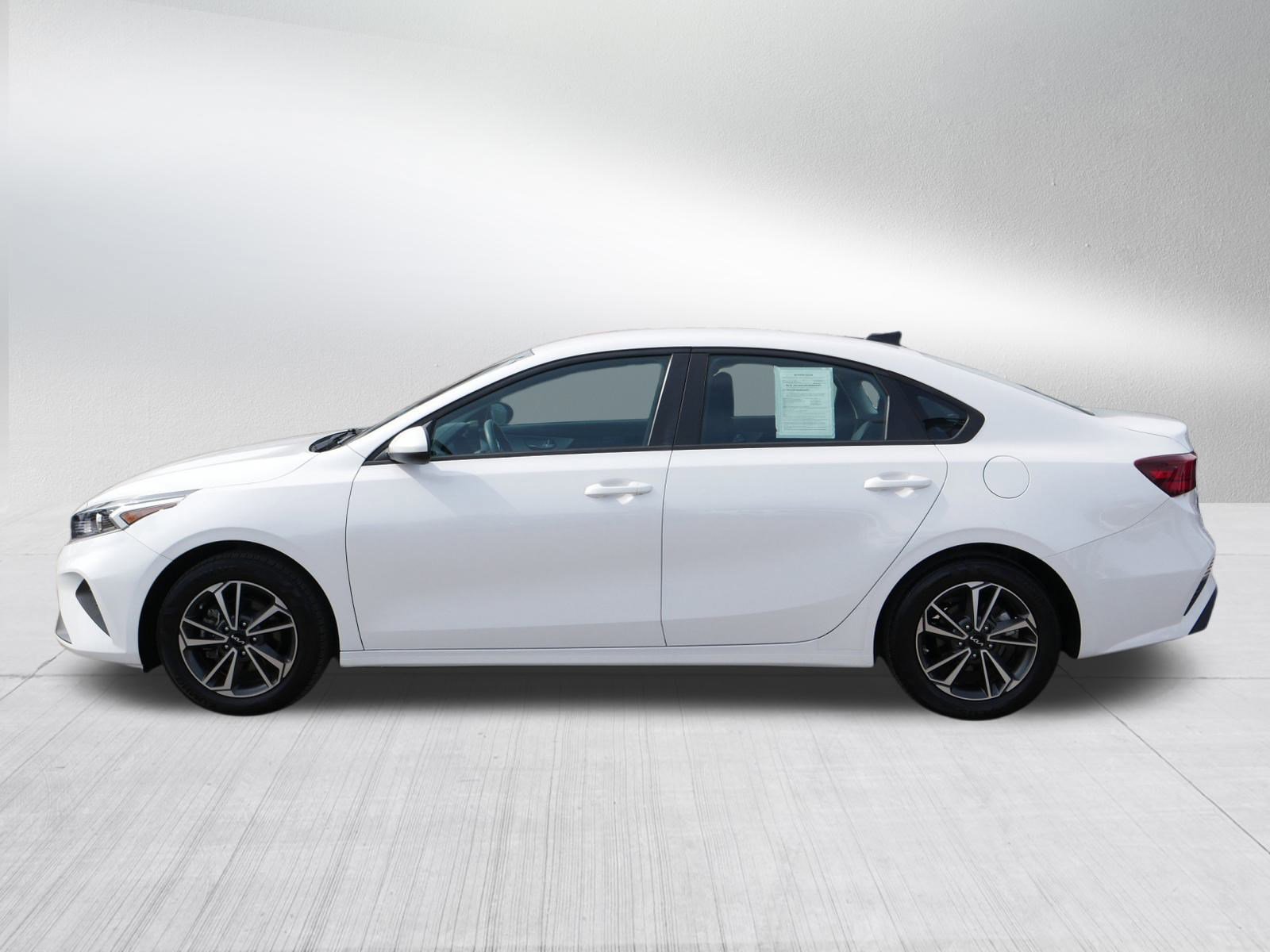 2022 Kia Forte LXS photo 4