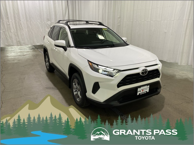 2025 Toyota RAV4 XLE's photo