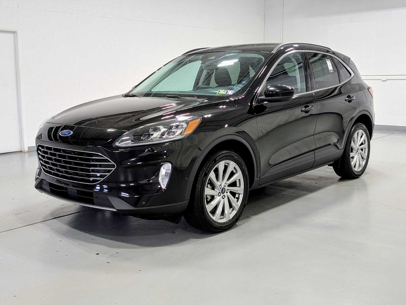 2021 Ford Escape Titanium's photo