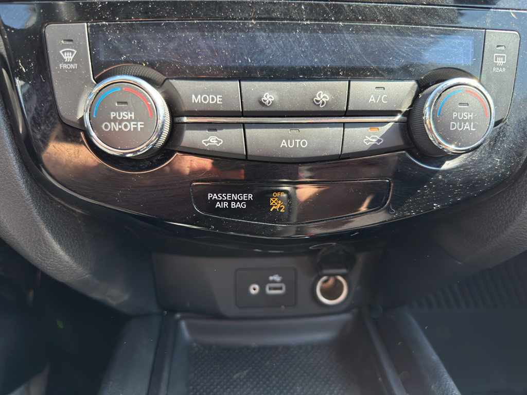 2020 Nissan Rogue SV photo 18