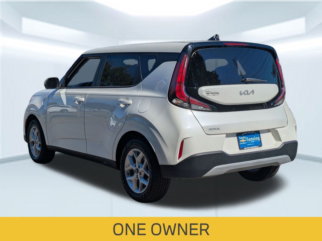 2024 Kia Soul LX photo 3