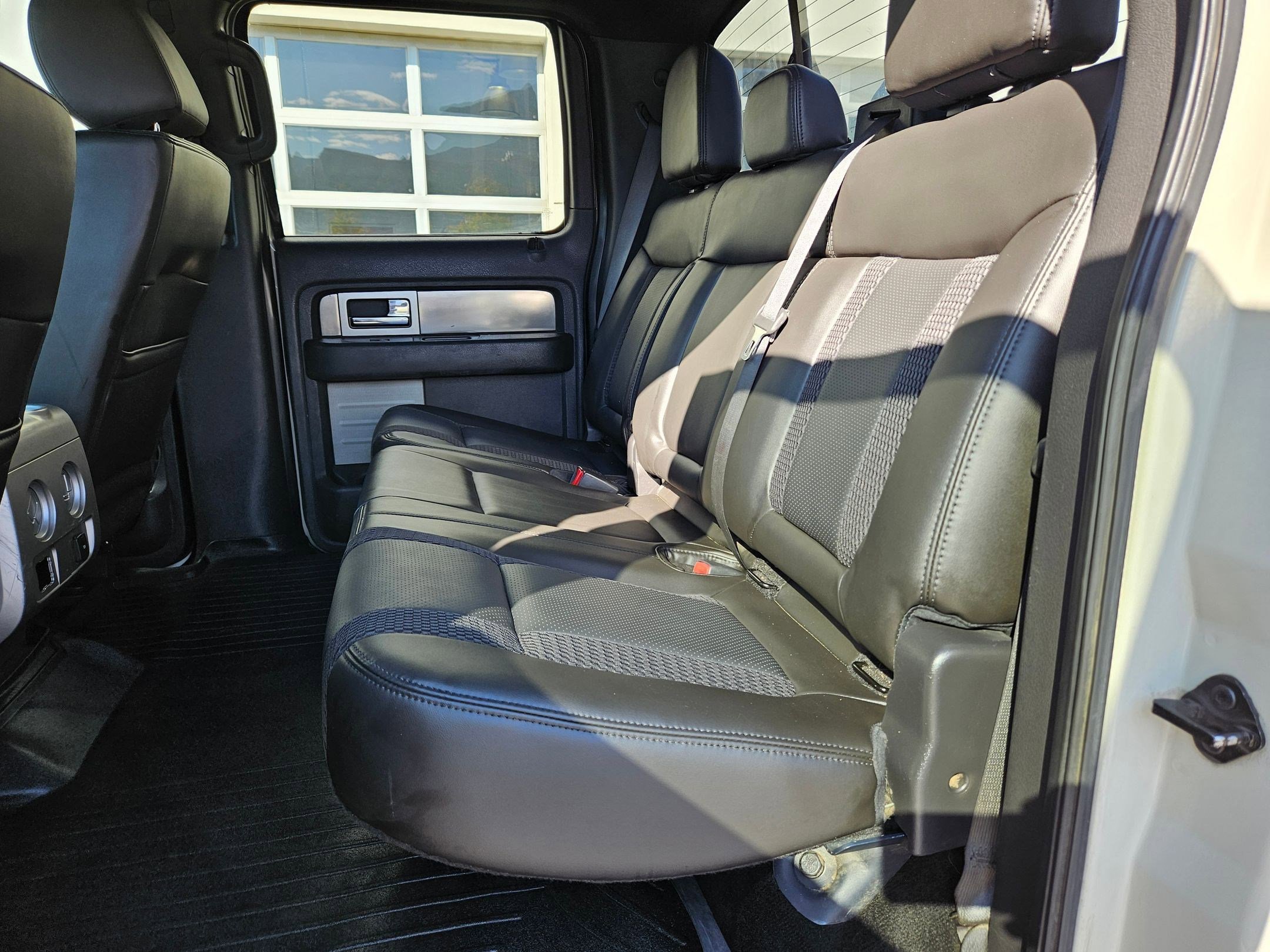 2014 Ford F-150 SVT Raptor photo 24