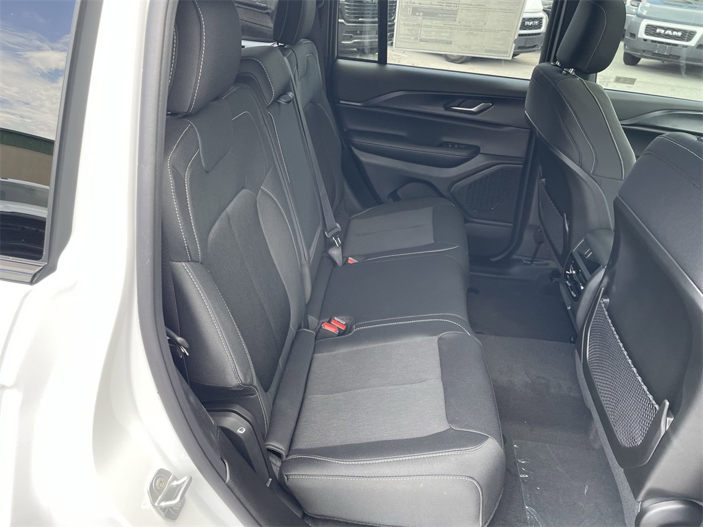 2025 Jeep Grand Cherokee Laredo X photo 29