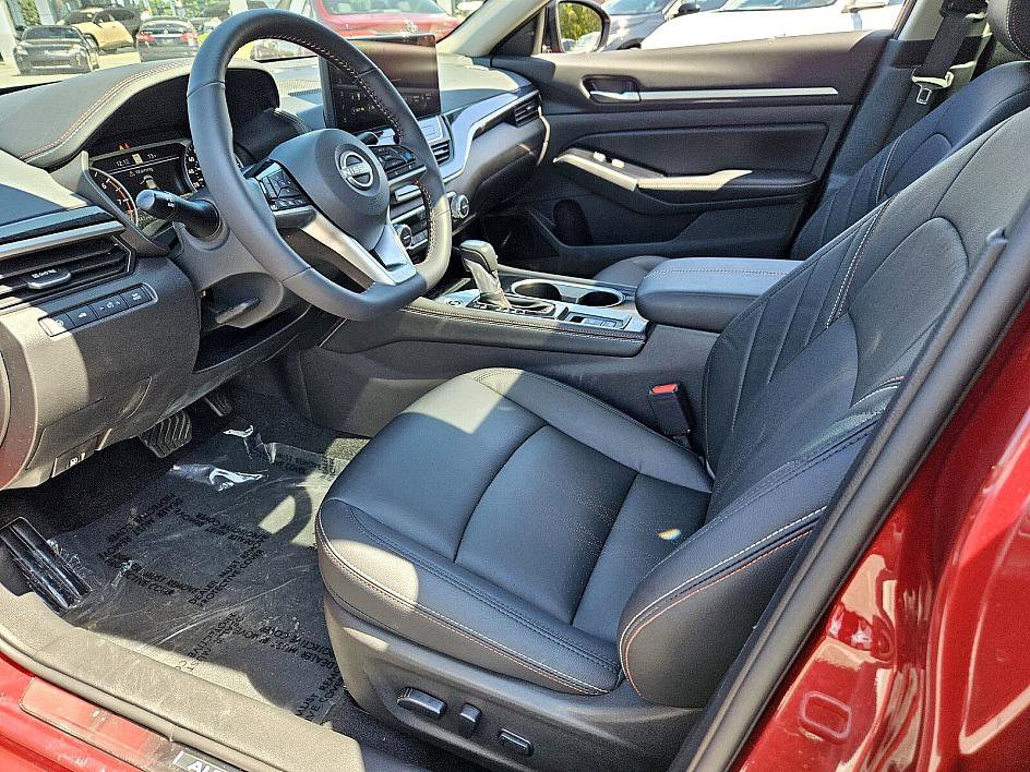 2024 Nissan Altima SR photo 7