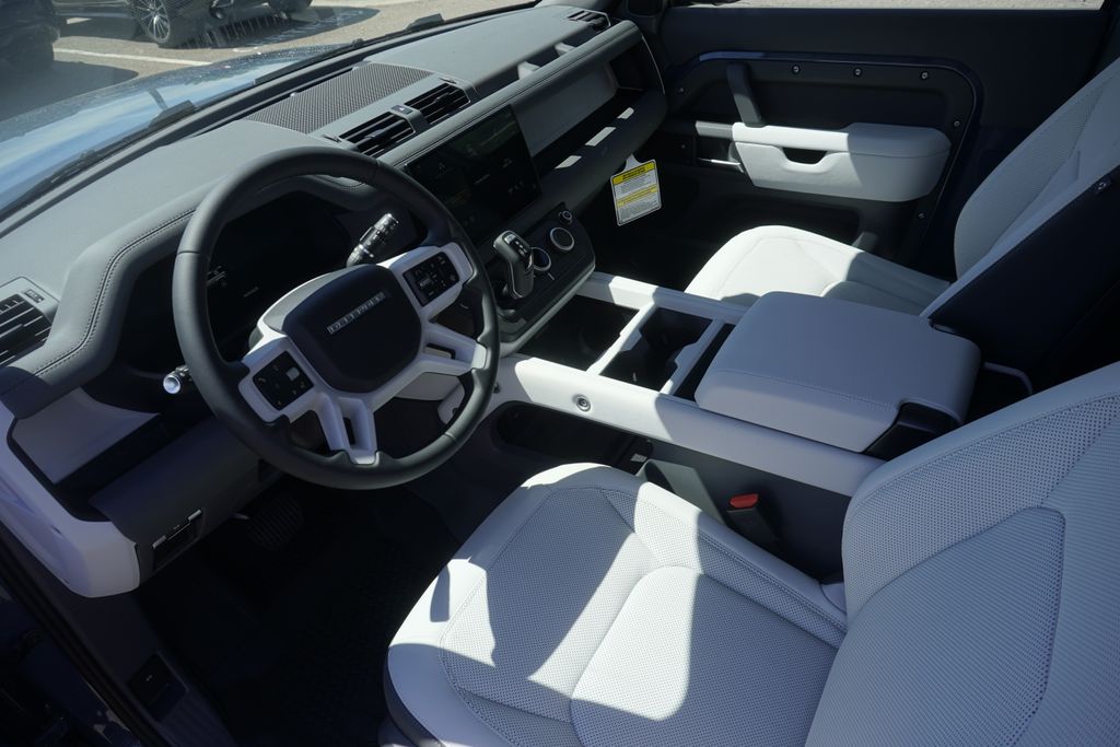 2025 Land Rover Defender 90 X-Dynamic SE photo 16