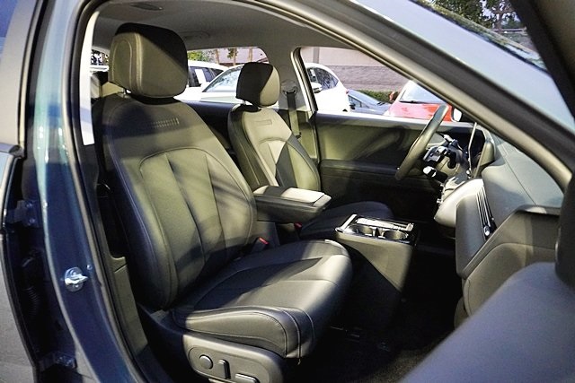 Used 2025 Green Hyundai SEL image 15