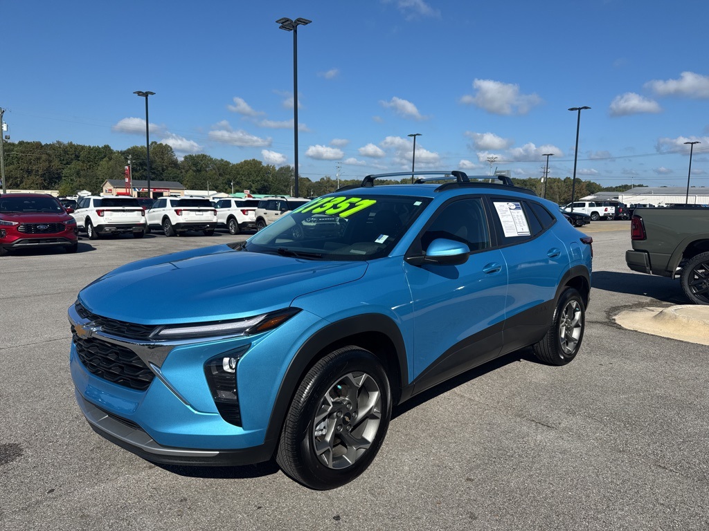 2025 Chevrolet Trax LT photo 4