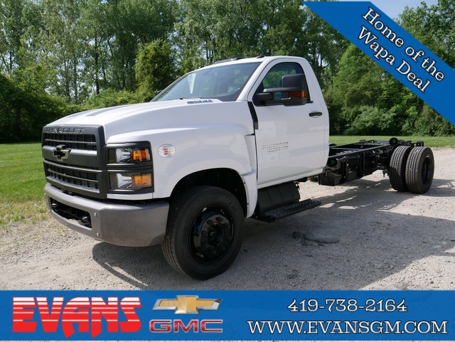 2024 Chevrolet Silverado 4500 Medium Duty Chassis Cab Work Truck's photo