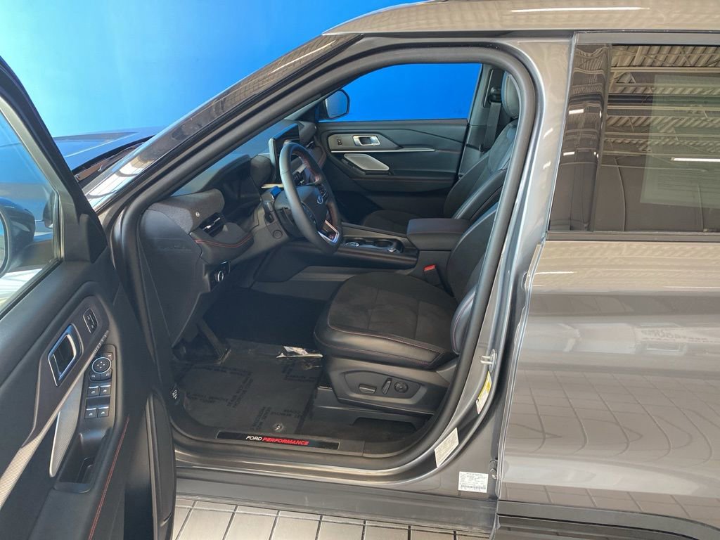 2025 Ford Explorer ST photo 11