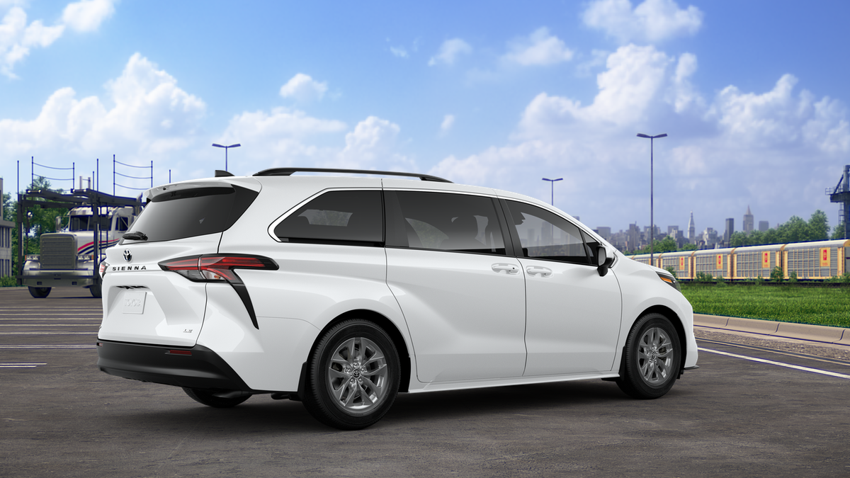 2025 Toyota Sienna LE photo 10